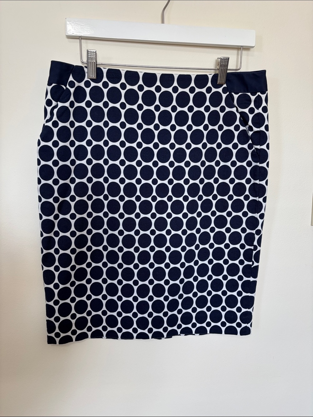 The Limited Navy Polka Dot Pencil Skirt Women’s Size 10 professional office